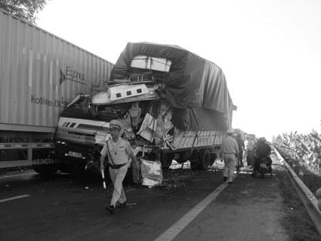 Tai nạn giao thông do phóng nhanh vượt ẩu