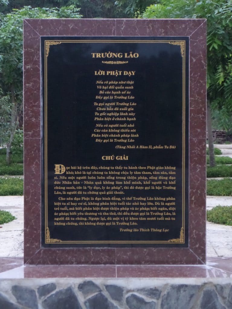Bia đá Trưởng lão chú giải lời Phật dạy
