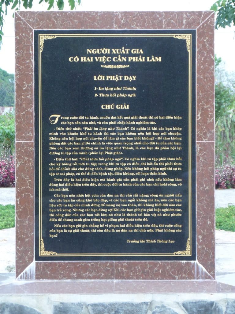 Bia đá Trưởng lão chú giải lời Phật dạy