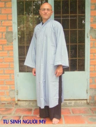 Tu sinh người Mỹ tại Tu Viện Chơn Như